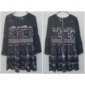 Kensie Lace Bell Sleeve Tiered Cocktail Dress Med